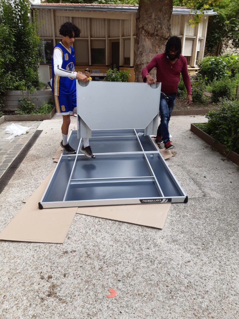 Une table de ping pong pour MANIN